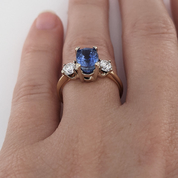 14K CEYLON SAPPHIRE "AA" CUSHION CUT 2.25 CARAT TOTAL WITH .45 DIAMOND TOTAL WEIGHT ESTATE RING 3.2 GRAMS