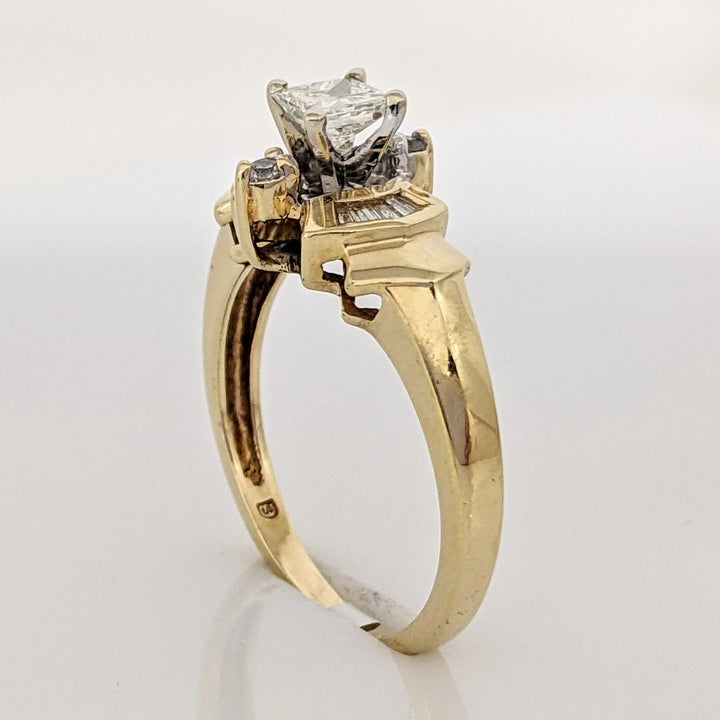 14K .49 CARAT TOTAL WEIGHT I1 H DIAMOND PRINCESS CUT WITH (12) BAGUETTE ESTATE RING 2.7 GRAMS