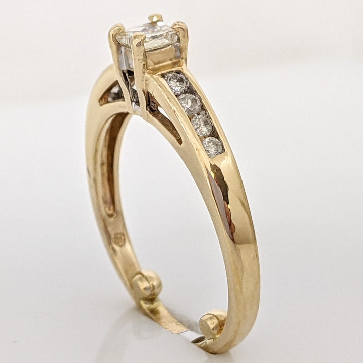 14K .41 CARAT TOTAL WEIGHT I1 J DIAMOND PRINCESS CUT (1) ROUND (8) ESTATE RING 3.0 GRAMS