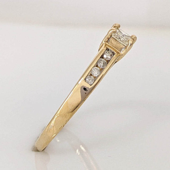 14K .41 CARAT TOTAL WEIGHT I1 J DIAMOND PRINCESS CUT (1) ROUND (8) ESTATE RING 3.0 GRAMS