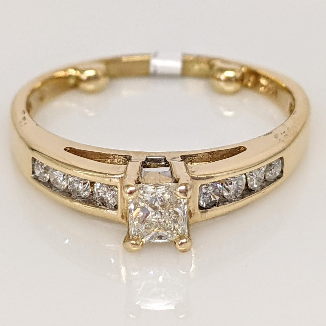 14K .41 CARAT TOTAL WEIGHT I1 J DIAMOND PRINCESS CUT (1) ROUND (8) ESTATE RING 3.0 GRAMS
