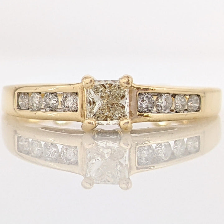 14K .41 CARAT TOTAL WEIGHT I1 J DIAMOND PRINCESS CUT (1) ROUND (8) ESTATE RING 3.0 GRAMS