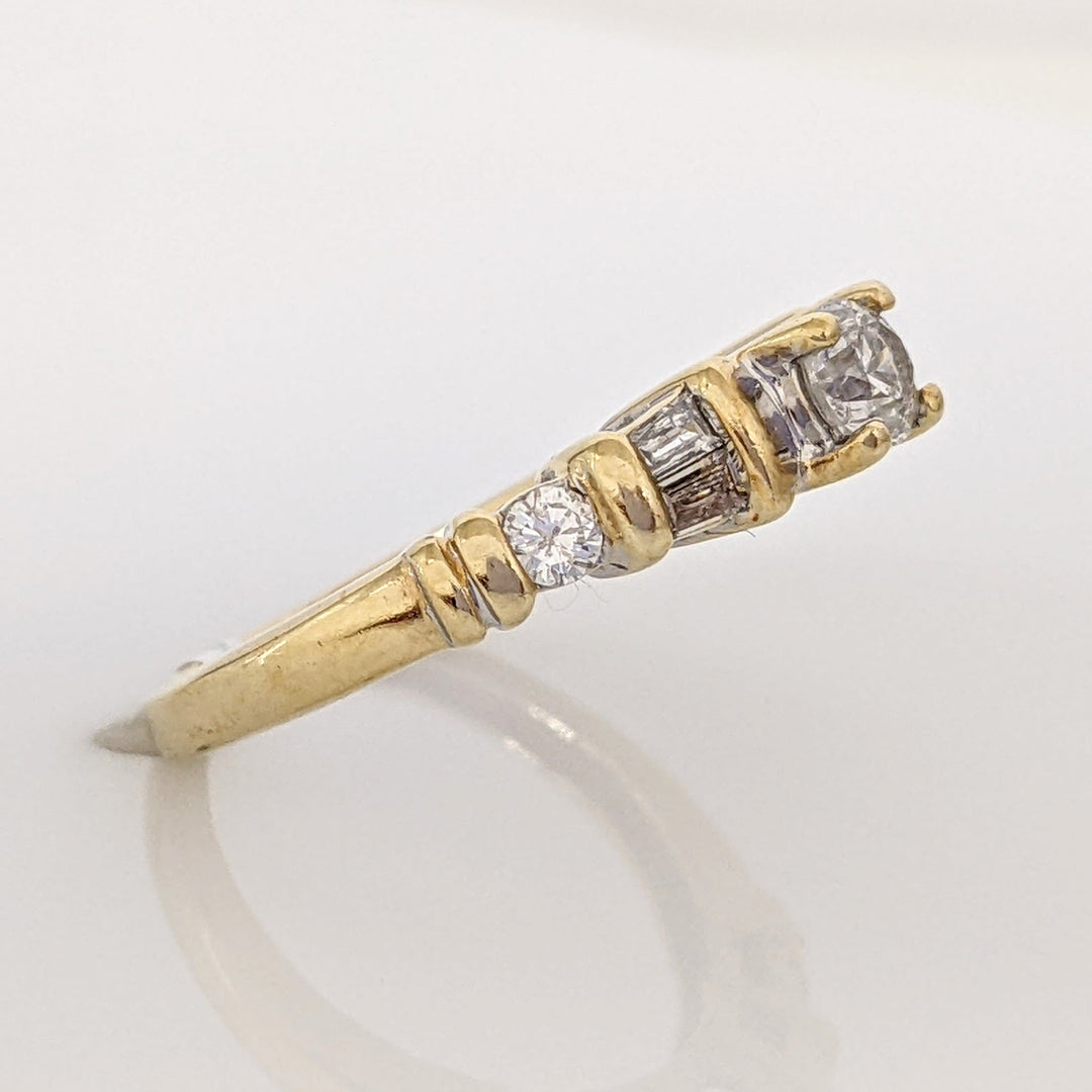 14K .50 CARAT TOTAL WEIGHT I1 G DIAMOND ROUND (3) BAGUETTE (4) ESTATE RING 2.6 GRAMS