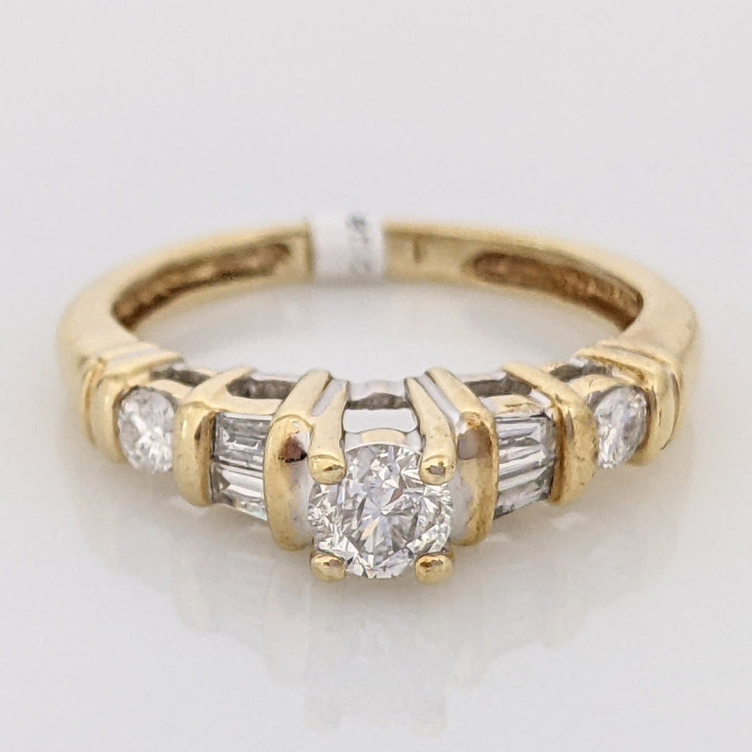 14K .50 CARAT TOTAL WEIGHT I1 G DIAMOND ROUND (3) BAGUETTE (4) ESTATE RING 2.6 GRAMS