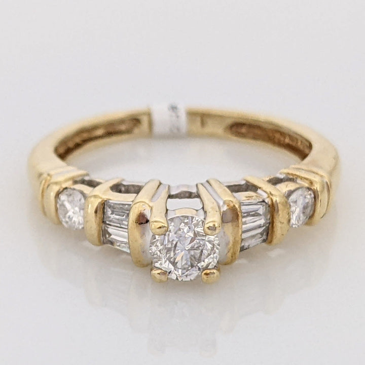 14K .50 CARAT TOTAL WEIGHT I1 G DIAMOND ROUND (3) BAGUETTE (4) ESTATE RING 2.6 GRAMS