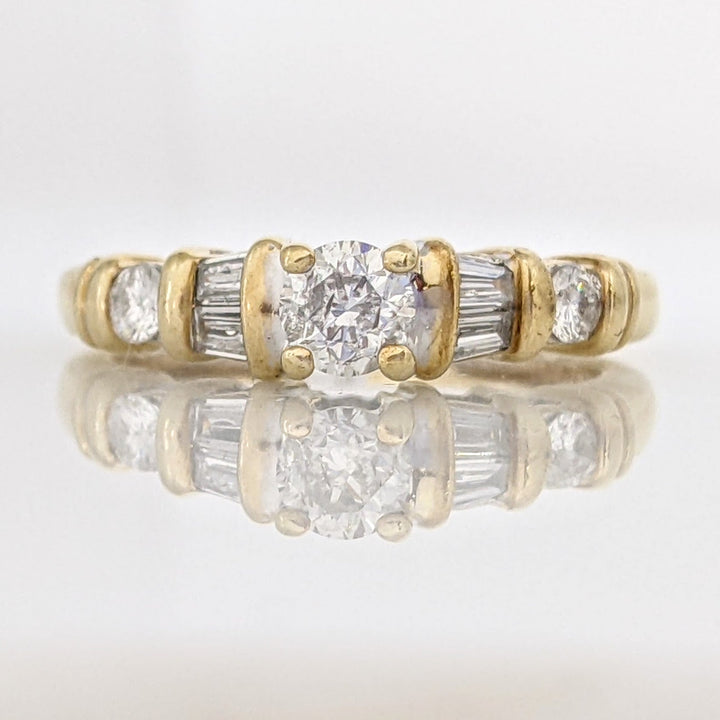 14K .50 CARAT TOTAL WEIGHT I1 G DIAMOND ROUND (3) BAGUETTE (4) ESTATE RING 2.6 GRAMS