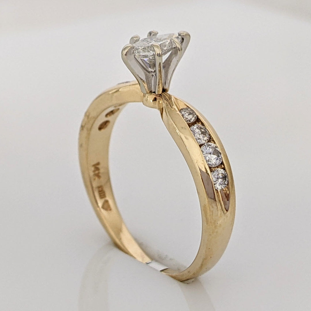 14K .41 CARAT TOTAL WEIGHT I1 G DIAMOND MARQUISE WITH (8) ROUND MELEE ESTATE RING 2.8 GRAMS