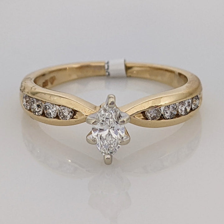 14K .41 CARAT TOTAL WEIGHT I1 G DIAMOND MARQUISE WITH (8) ROUND MELEE ESTATE RING 2.8 GRAMS