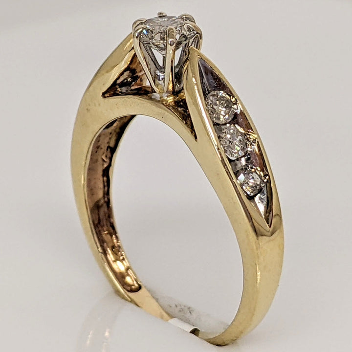 14K .39 CARAT TOTAL WEIGHT I1 I DIAMOND ROUND (7) ESTATE RING 2.6 GRAMS