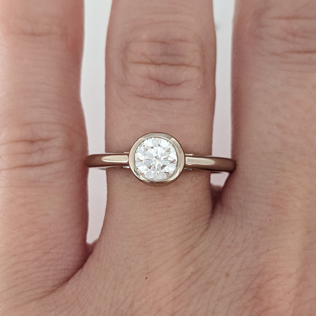 14K WHITE .72 CARAT TOTAL VS2 J DIAMOND ROUND ESTATE BEZEL RING 3.5 GRAMS