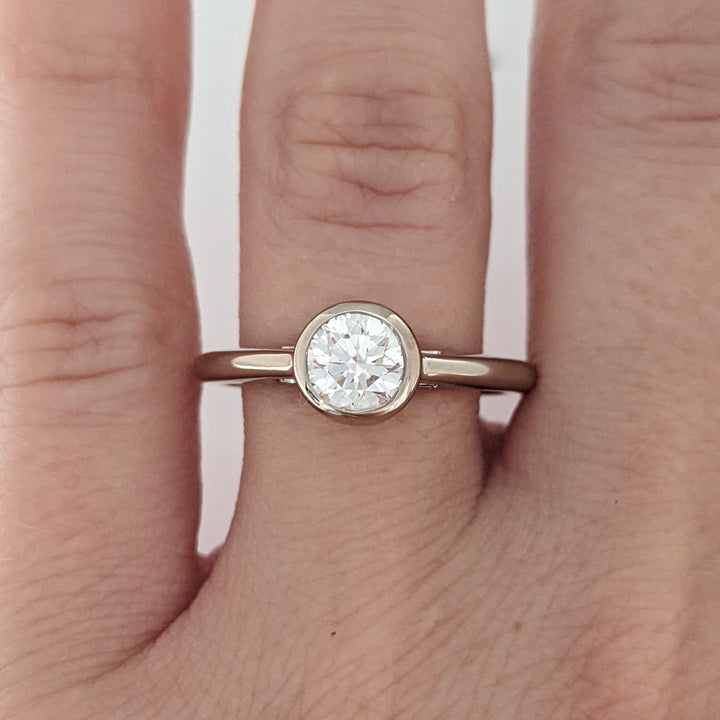 14K WHITE .72 CARAT TOTAL VS2 J DIAMOND ROUND ESTATE BEZEL RING 3.5 GRAMS