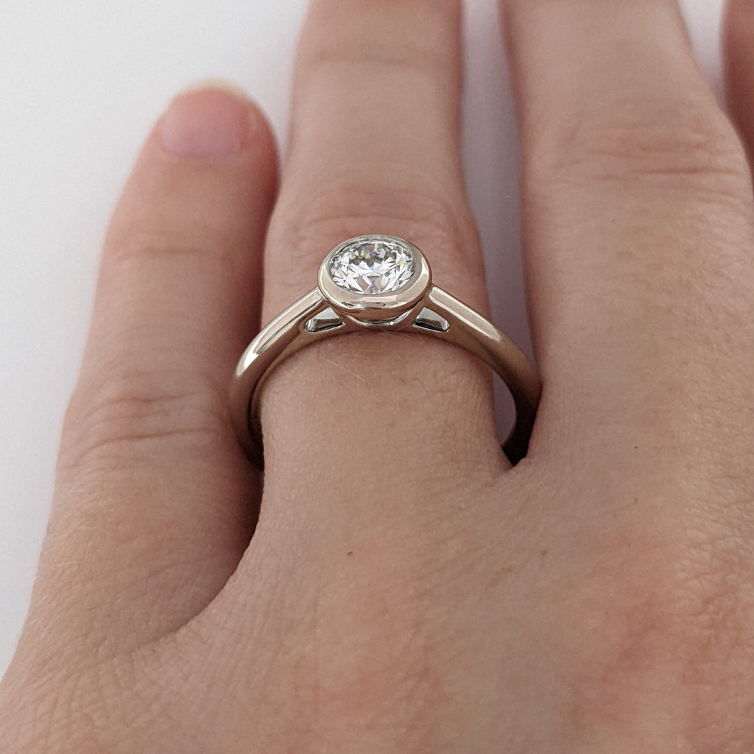 14K WHITE .72 CARAT TOTAL VS2 J DIAMOND ROUND ESTATE BEZEL RING 3.5 GRAMS