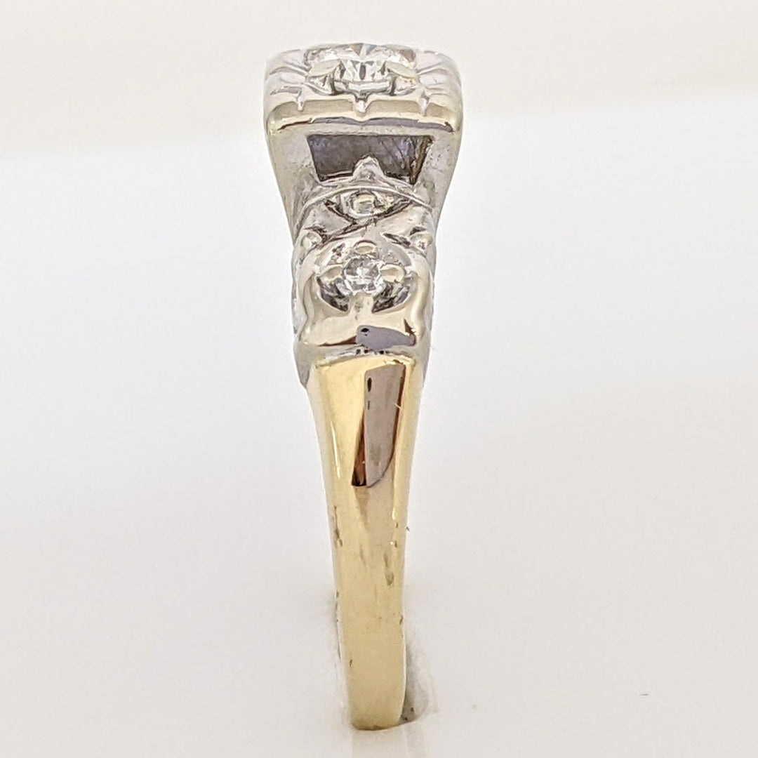 14K TWO-TONE .16 CARAT TOTAL WEIGHT VS2 G ROUND DIAMOND (3) ILLUSION BOXHEAD ESTATE RING