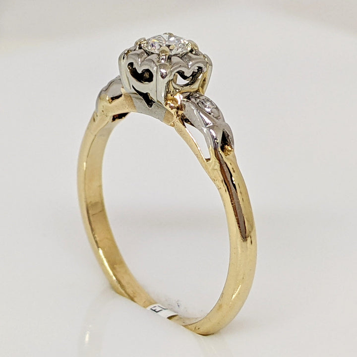 14K .18 CARAT TOTAL WEIGHT SI2 H DIAMOND ROUND (3) VINTAGE SOLITAIRE ESTATE RING 1.8 GRAMS