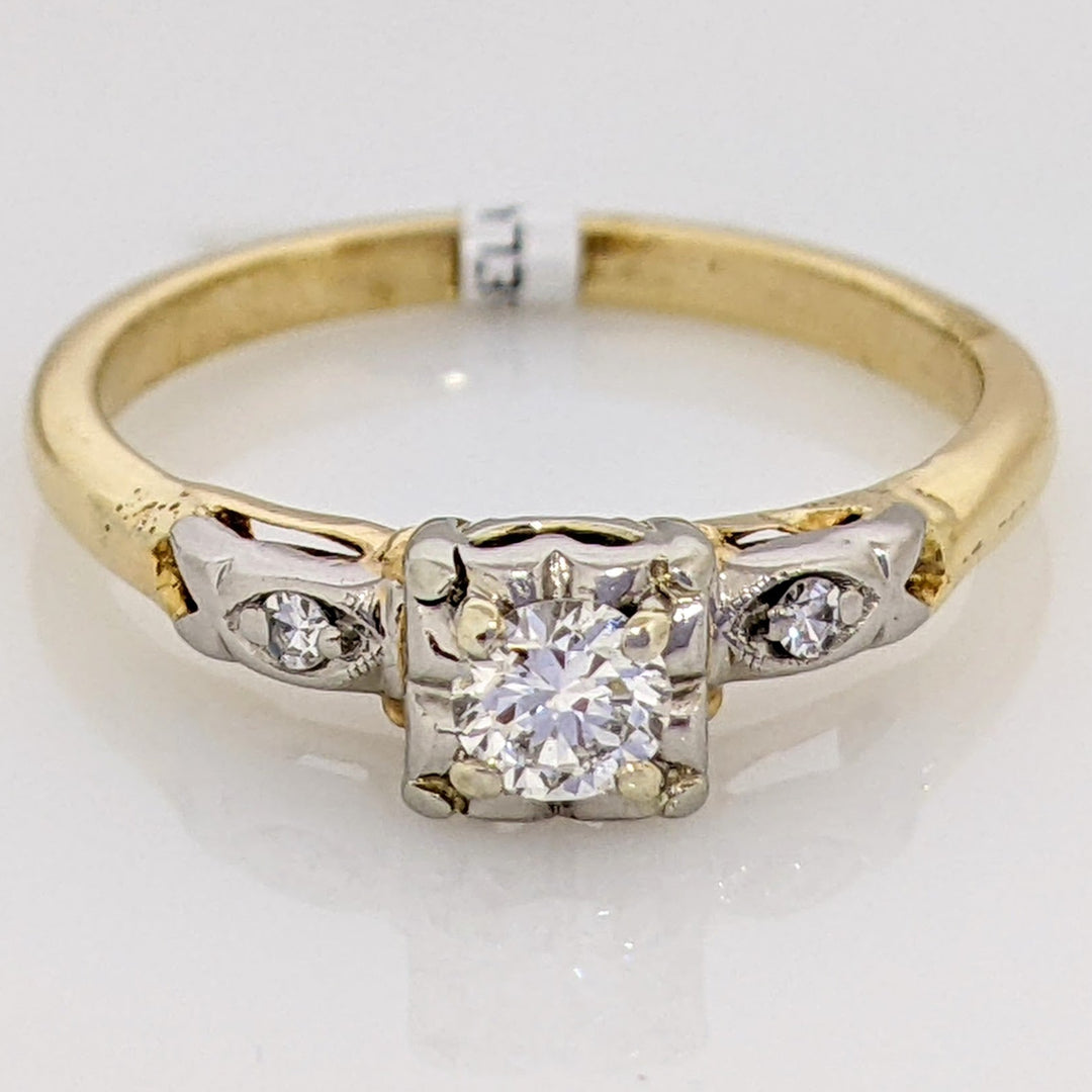 14K .18 CARAT TOTAL WEIGHT SI2 H DIAMOND ROUND (3) VINTAGE SOLITAIRE ESTATE RING 1.8 GRAMS