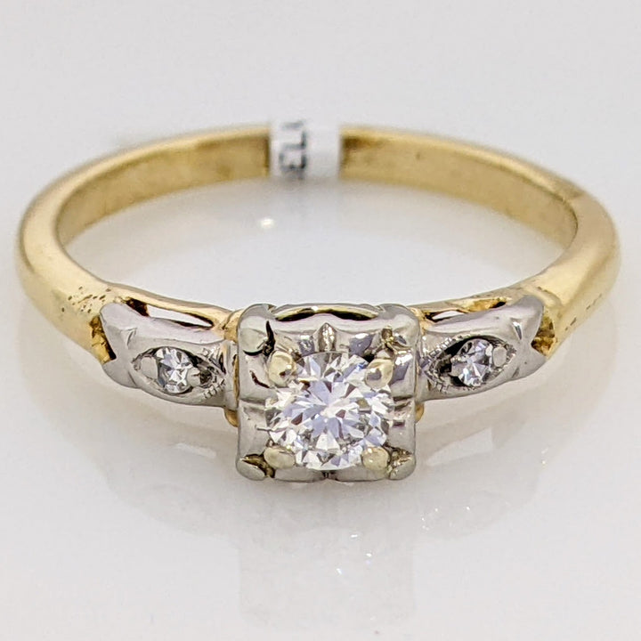 14K .18 CARAT TOTAL WEIGHT SI2 H DIAMOND ROUND (3) VINTAGE SOLITAIRE ESTATE RING 1.8 GRAMS