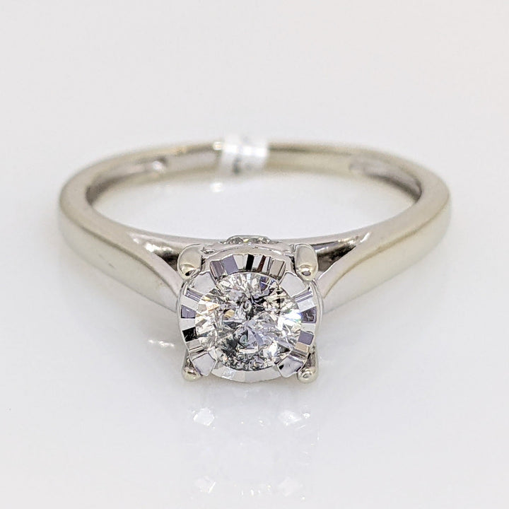 10K WHITE .51 CARAT TOTAL WEIGHT I2 G DIAMOND ROUND (3) ILLUSION HEAD ESTATE RING 2.4 GRAMS