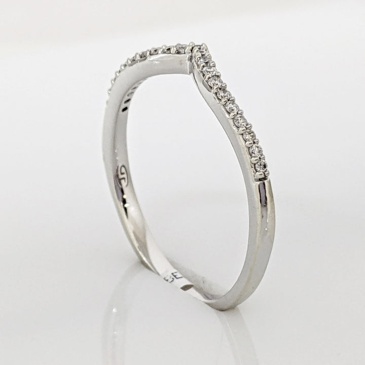 10K WHITE .11 CARAT TOTAL WEIGHT I1 I DIAMOND ROUND (21) V-SHAPED ESTATE BAND 1.3 GRAMS
