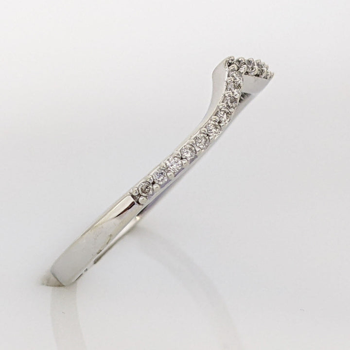 10K WHITE .11 CARAT TOTAL WEIGHT I1 I DIAMOND ROUND (21) V-SHAPED ESTATE BAND 1.3 GRAMS