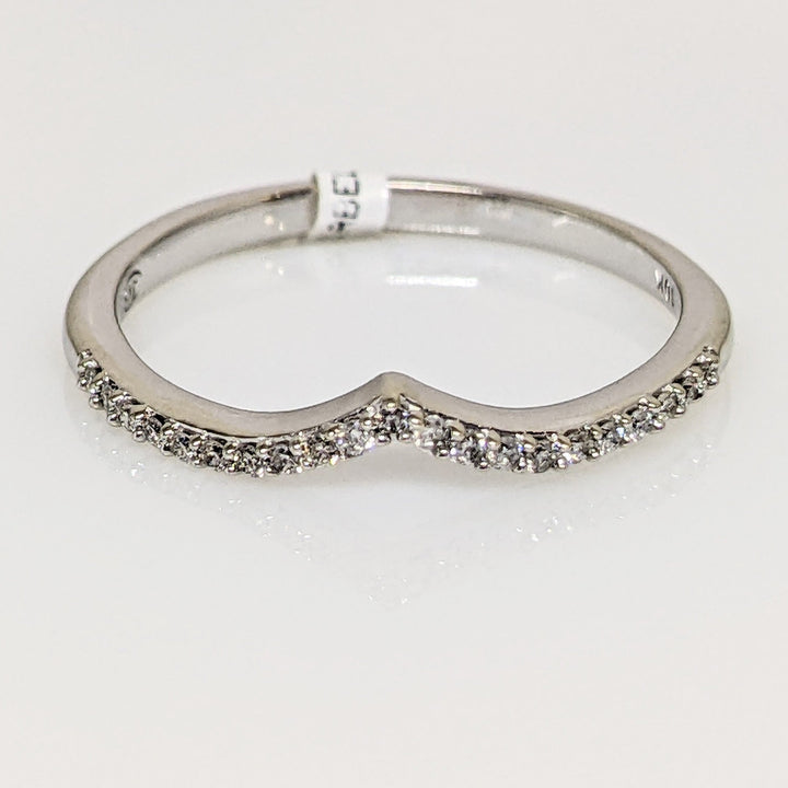 10K WHITE .11 CARAT TOTAL WEIGHT I1 I DIAMOND ROUND (21) V-SHAPED ESTATE BAND 1.3 GRAMS