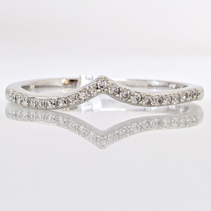 10K WHITE .11 CARAT TOTAL WEIGHT I1 I DIAMOND ROUND (21) V-SHAPED ESTATE BAND 1.3 GRAMS