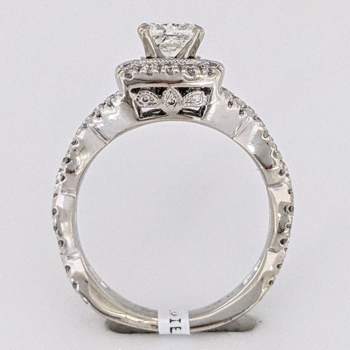 14K WHITE .98 CARAT TOTAL WEIGHT I1 I DIAMOND PRINCESS CUT (1) ROUND (82) TWIST ESTATE HALO RING 4.4 GRAMS
