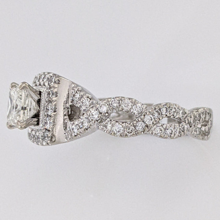 14K WHITE .98 CARAT TOTAL WEIGHT I1 I DIAMOND PRINCESS CUT (1) ROUND (82) TWIST ESTATE HALO RING 4.4 GRAMS