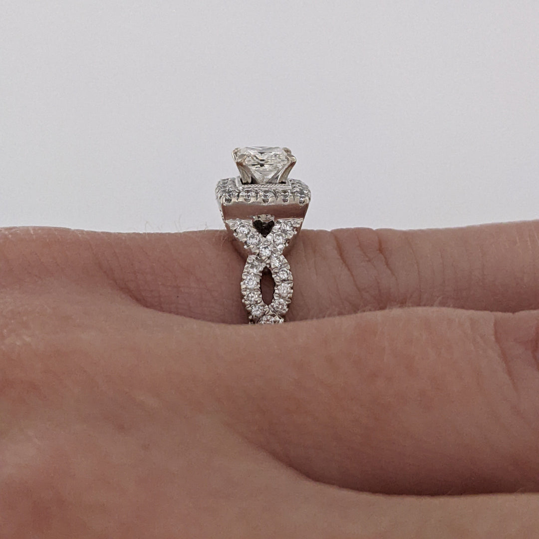 14K WHITE .98 CARAT TOTAL WEIGHT I1 I DIAMOND PRINCESS CUT (1) ROUND (82) TWIST ESTATE HALO RING 4.4 GRAMS