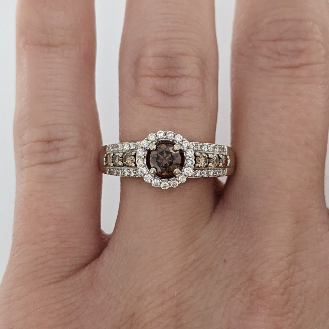14K WHITE .76 CARAT TOTAL WEIGHT SI1 CHAMPAGNE/ I DIAMOND ROUND (48) ESTATE LEVIAN HALO RING 3.2 GRAMS