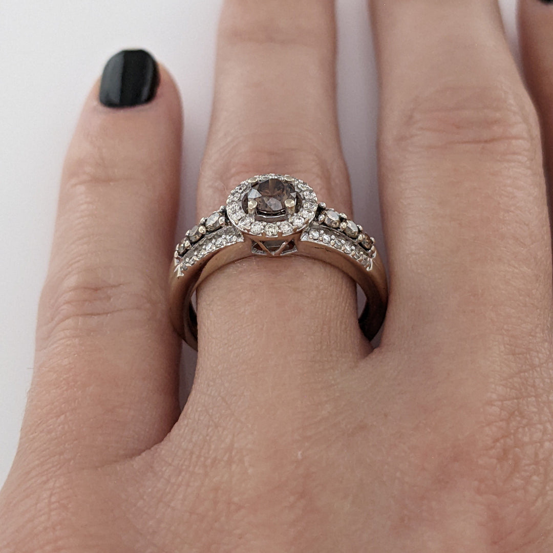 14K WHITE .76 CARAT TOTAL WEIGHT SI1 CHAMPAGNE/ I DIAMOND ROUND (48) ESTATE LEVIAN HALO RING 3.2 GRAMS