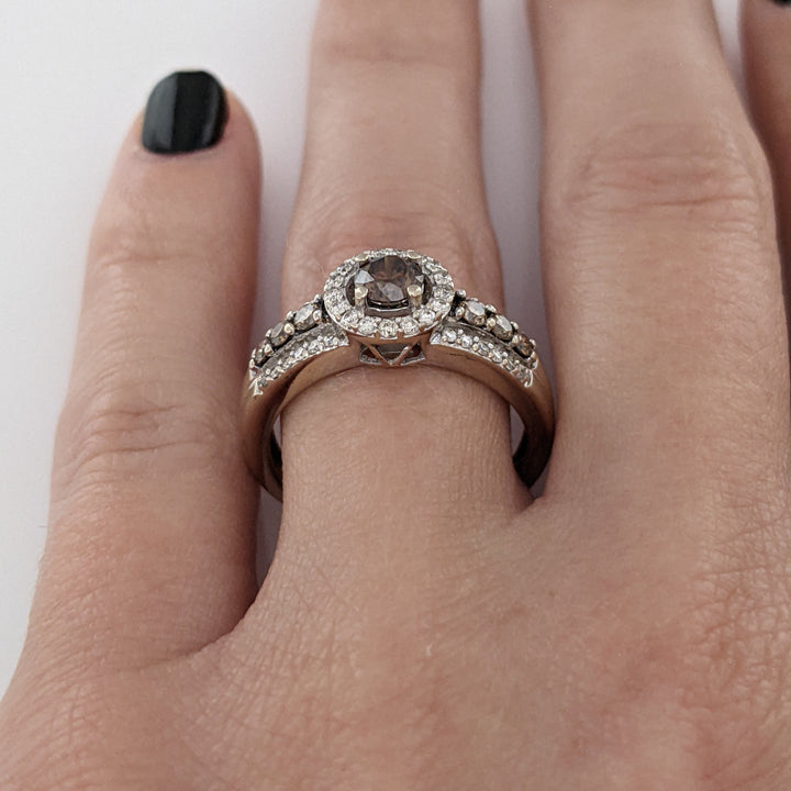 14K WHITE .76 CARAT TOTAL WEIGHT SI1 CHAMPAGNE/ I DIAMOND ROUND (48) ESTATE LEVIAN HALO RING 3.2 GRAMS