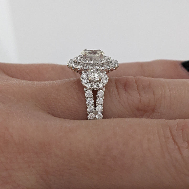 10K WHITE 1.17 CARAT TOTAL WEIGHT SI1 I DIAMOND OVAL (1) ROUND (76) ESTATE HALO RING 3.4 GRAMS