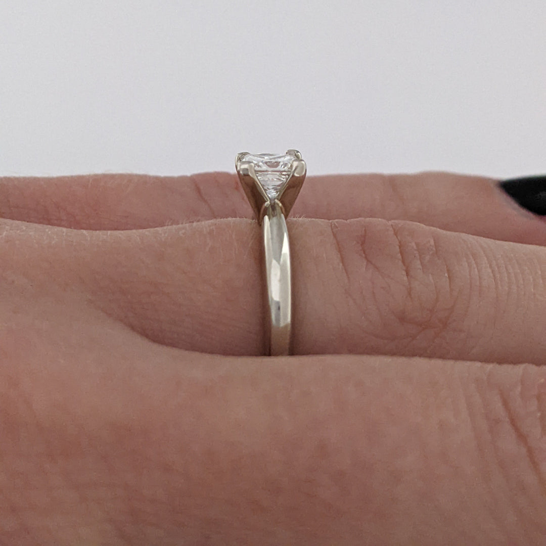 14K WHITE .66 CARAT TOTAL VS2 F DIAMOND PRINCESS CUT SOLITAIRE ESTATE RING 2.9 GRAMS