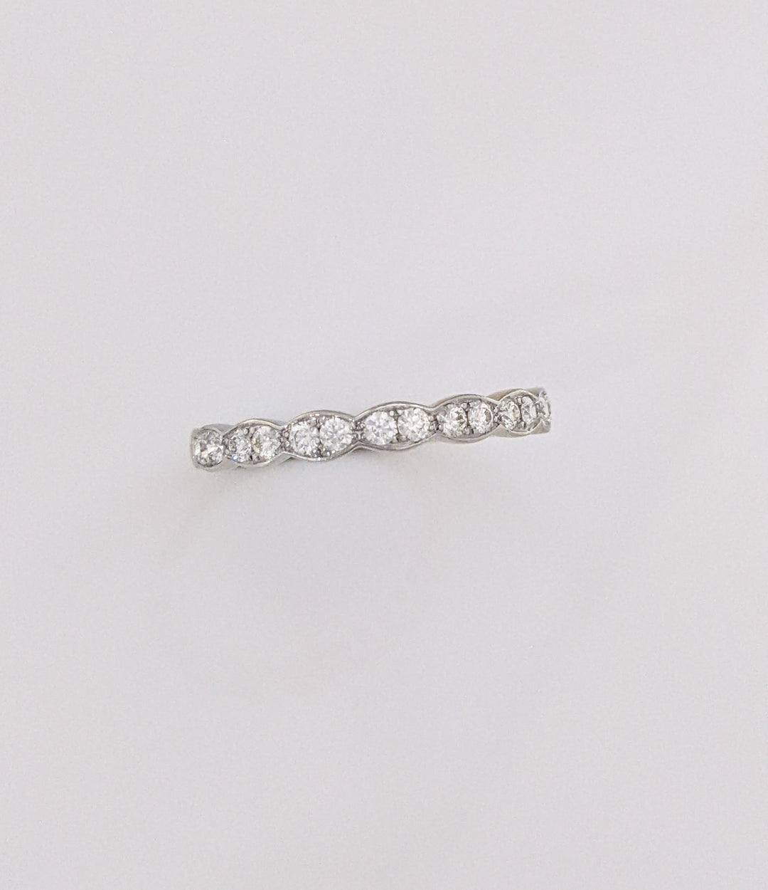 18K WHITE .22 CARAT TOTAL WEIGHT VS-SI I-J DIAMOND ROUND (16) ESTATE BAND 1.7 GRAMS