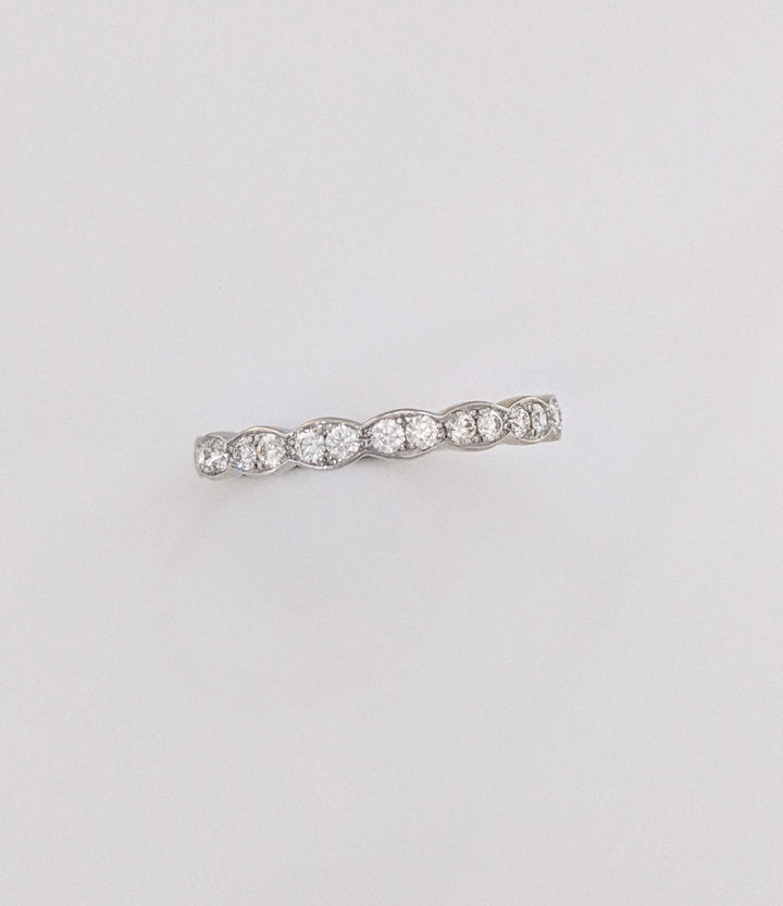 18K WHITE .22 CARAT TOTAL WEIGHT VS-SI I-J DIAMOND ROUND (16) ESTATE BAND 1.7 GRAMS