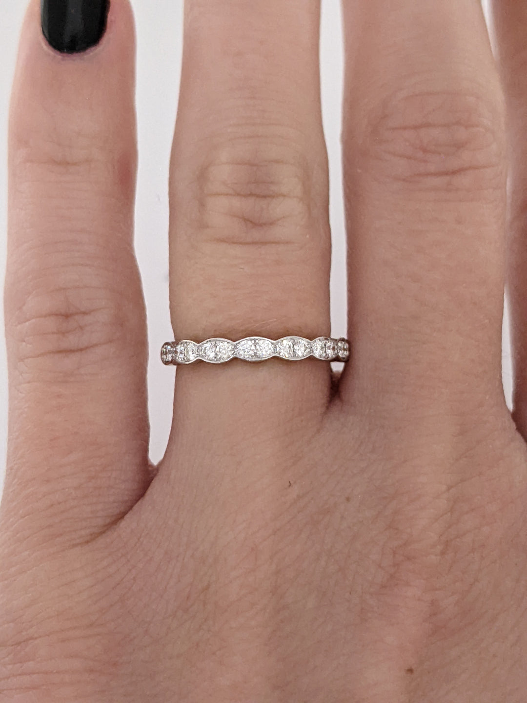 18K WHITE .22 CARAT TOTAL WEIGHT VS-SI I-J DIAMOND ROUND (16) ESTATE BAND 1.7 GRAMS