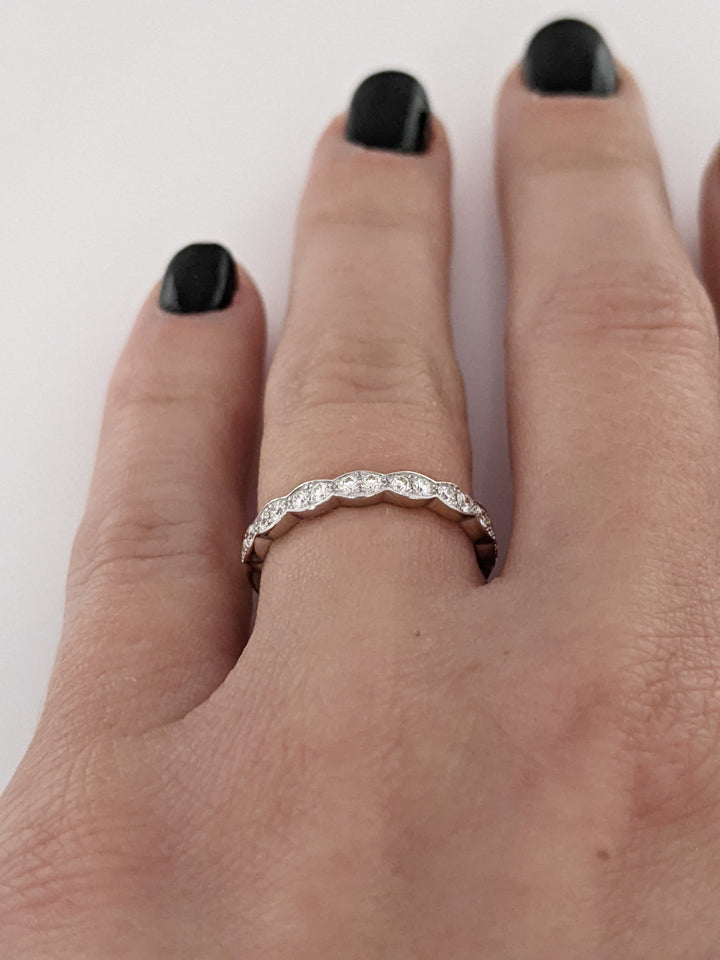 18K WHITE .22 CARAT TOTAL WEIGHT VS-SI I-J DIAMOND ROUND (16) ESTATE BAND 1.7 GRAMS