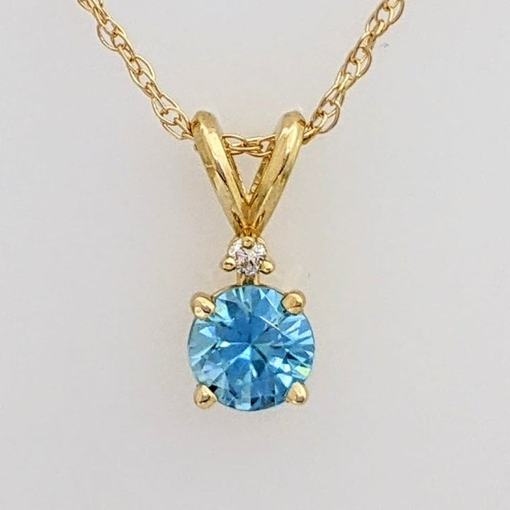 14K BLUE TOPAZ ROUND 5MM WITH MELEE ESTATE PENDANT & CHAIN 1.7 GRAMS