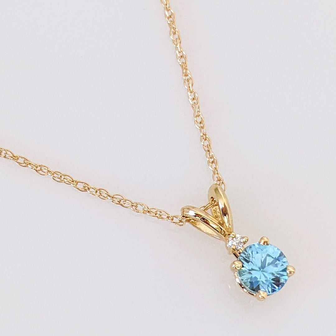 14K BLUE TOPAZ ROUND 5MM WITH MELEE ESTATE PENDANT & CHAIN 1.7 GRAMS