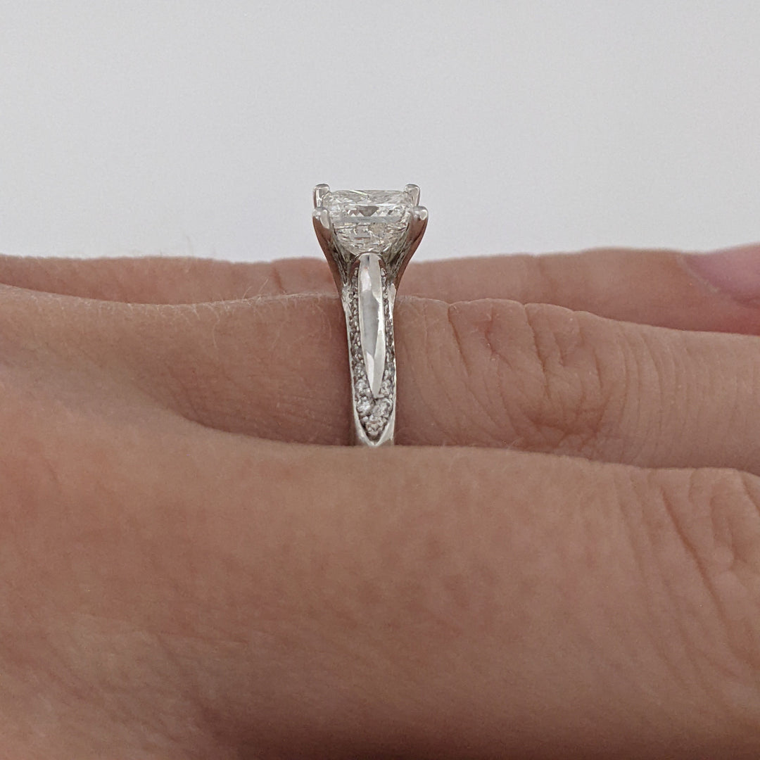 14K WHITE 1.23 CARAT TOTAL WEIGHT I2 H DIAMOND PRINCESS CUT (1) ROUND (34) ESTATE RING 3.9 GRAMS