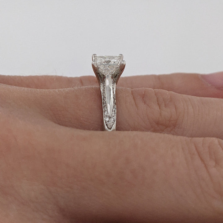 14K WHITE 1.23 CARAT TOTAL WEIGHT I2 H DIAMOND PRINCESS CUT (1) ROUND (34) ESTATE RING 3.9 GRAMS