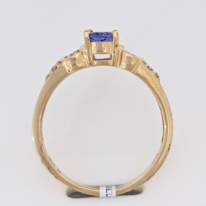 14K TANZANITE OVAL 5X7 WITH .10 DIAMOND TOTAL WEIGHT (10) ROUND ESTATE RING 3.2 GRAMS