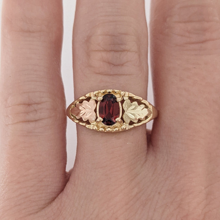 10K TWO-TONE GARNET OVAL 4X6 WITH ROSE LEAF ESTATE RING 2.2 GRAMS