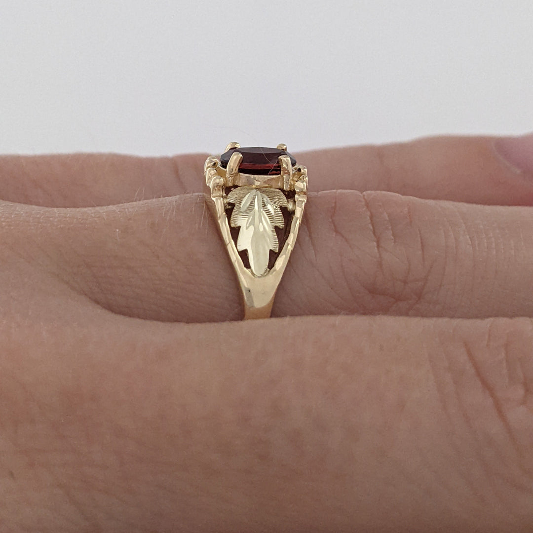 10K TWO-TONE GARNET OVAL 4X6 WITH ROSE LEAF ESTATE RING 2.2 GRAMS