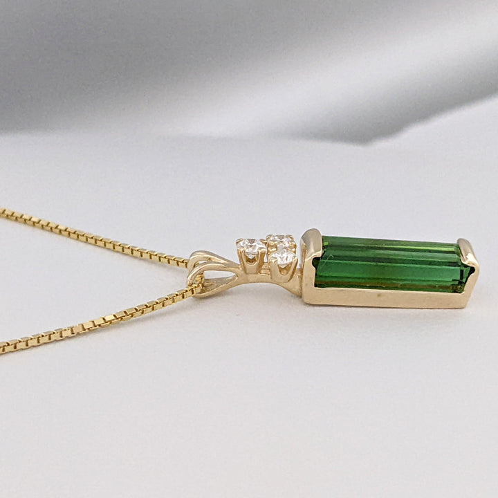 14K GREEN TOURMALINE EMERALD CUT 5X13 WITH .18 DIAMOND TOTAL WEIGHT ESTATE PENDANT & CHAIN 4.6 GRAMS