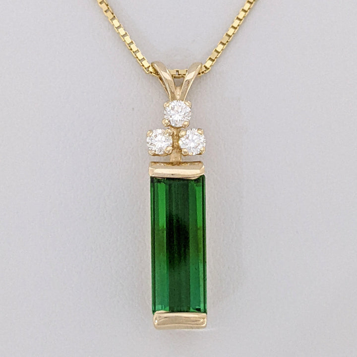 14K GREEN TOURMALINE EMERALD CUT 5X13 WITH .18 DIAMOND TOTAL WEIGHT ESTATE PENDANT & CHAIN 4.6 GRAMS