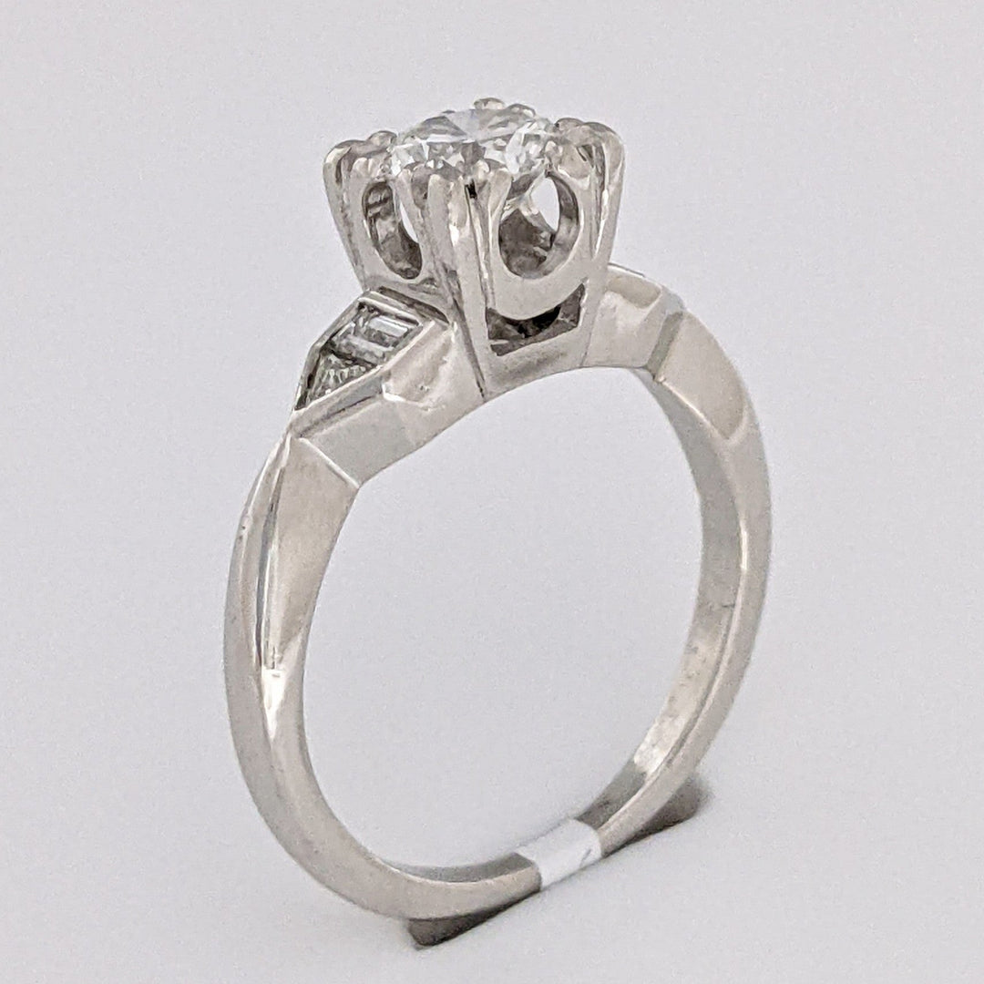 PLATINUM 1.01 CARAT TOTAL WEIGHT VS2 H DIAMOND ROUND (1) BAGUETTE (2) TRILLION (2) ESTATE RING 5.8 GRAMS