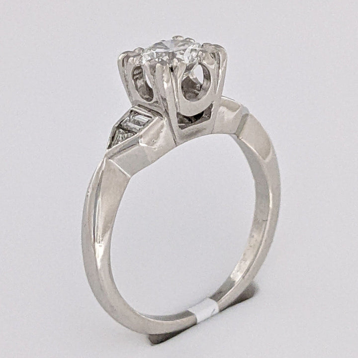 PLATINUM 1.01 CARAT TOTAL WEIGHT VS2 H DIAMOND ROUND (1) BAGUETTE (2) TRILLION (2) ESTATE RING 5.8 GRAMS
