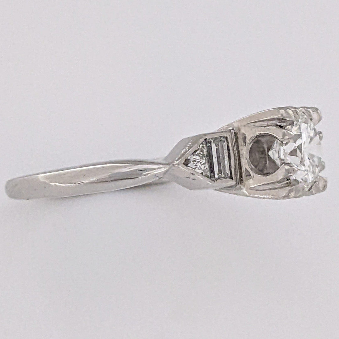 PLATINUM 1.01 CARAT TOTAL WEIGHT VS2 H DIAMOND ROUND (1) BAGUETTE (2) TRILLION (2) ESTATE RING 5.8 GRAMS