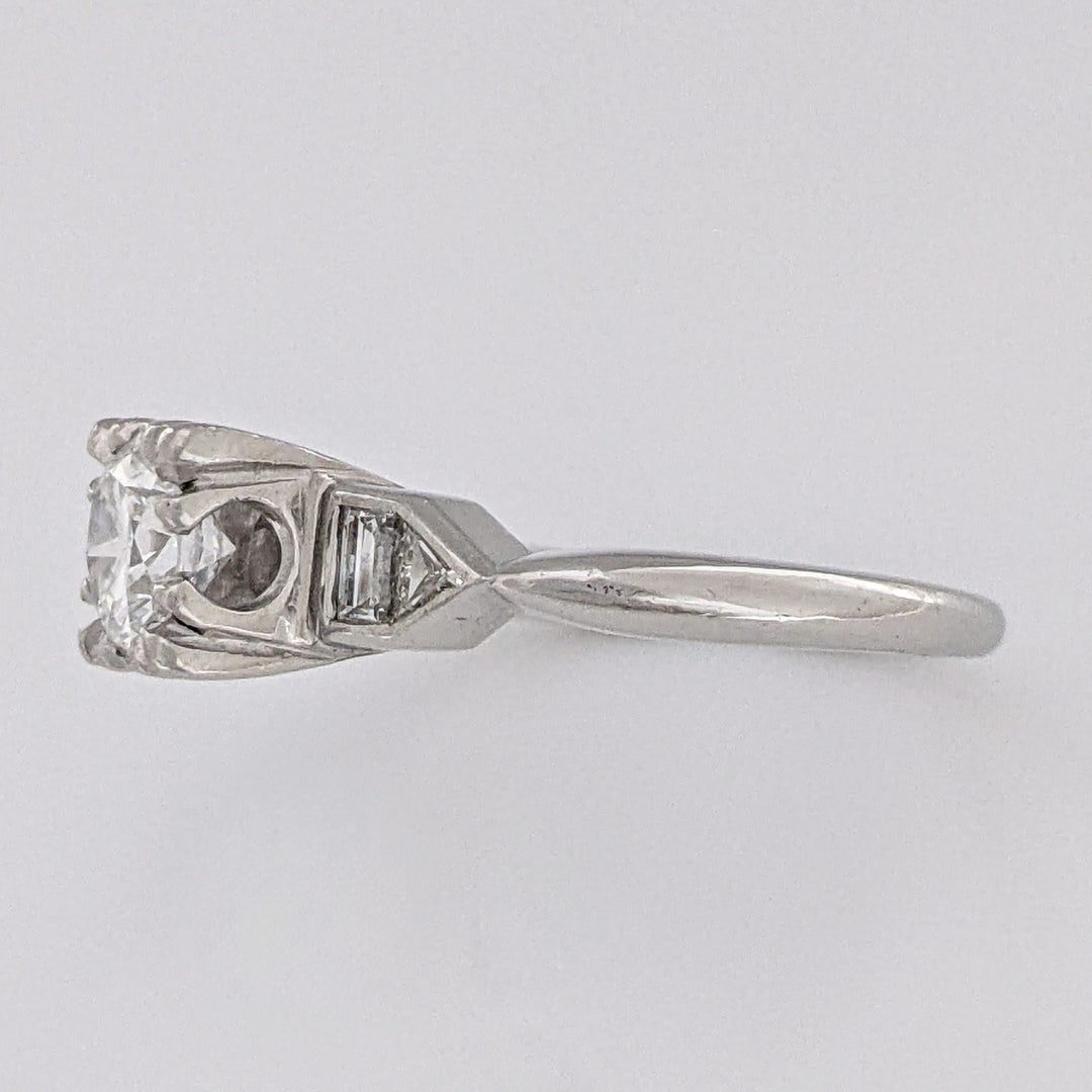 PLATINUM 1.01 CARAT TOTAL WEIGHT VS2 H DIAMOND ROUND (1) BAGUETTE (2) TRILLION (2) ESTATE RING 5.8 GRAMS